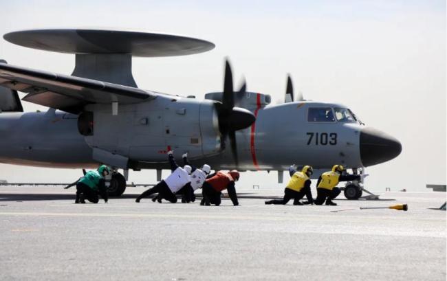 电磁弹射给福建舰带来哪些优势 提升舰载机作战效能