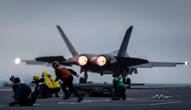 电磁弹射给福建舰带来哪些优势 提升舰载机作战效能